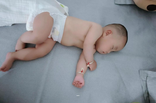 永城宝宝胳膊上起红疙瘩